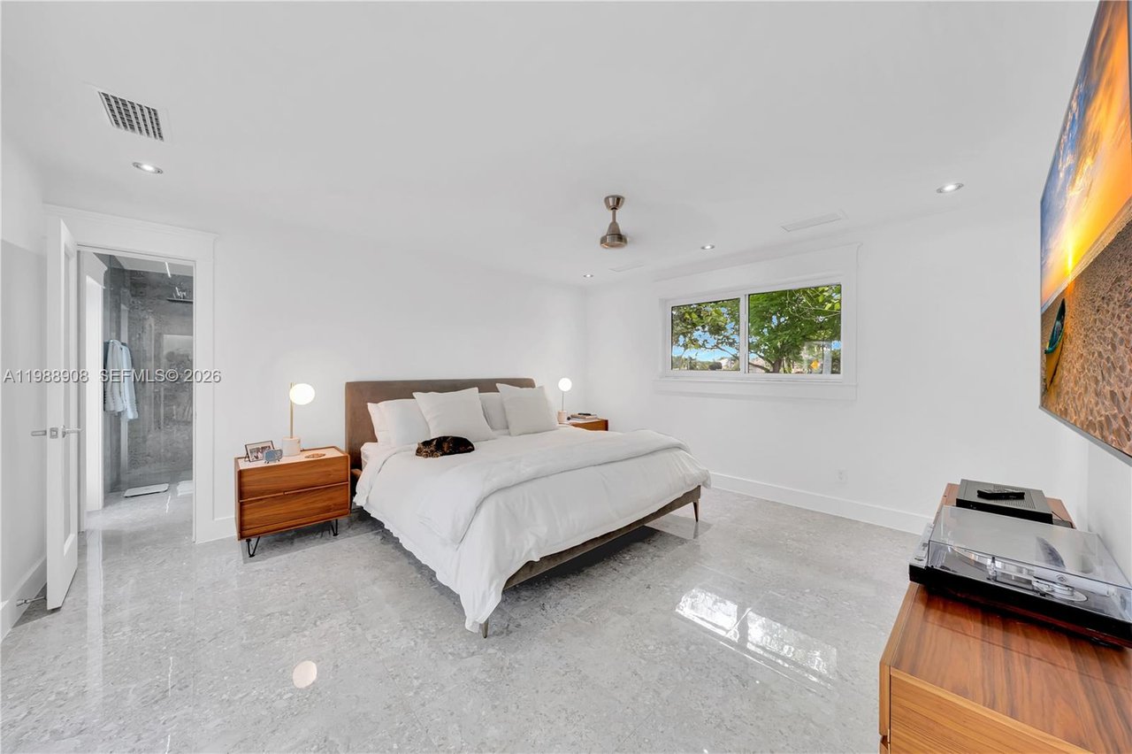 10705-sw-128-terrace-miami-home-for-sale-living-area-bedroom