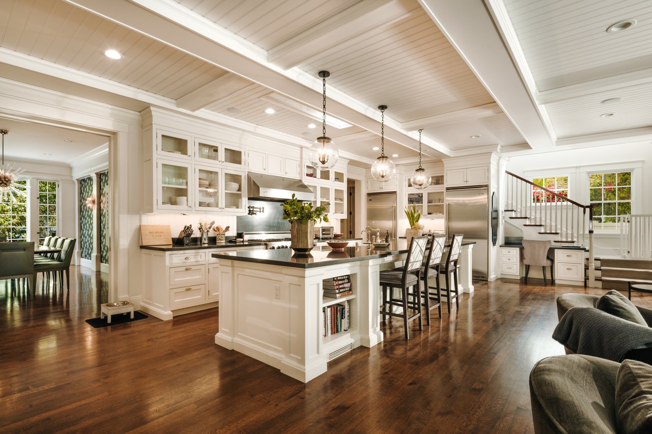 2435 Mandeville Canyon Rd 