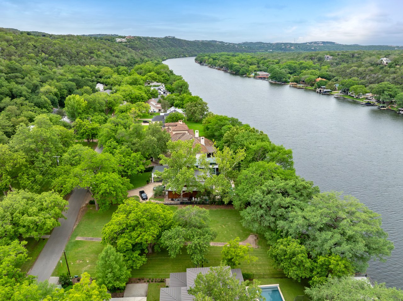 3200 Rivercrest Drive