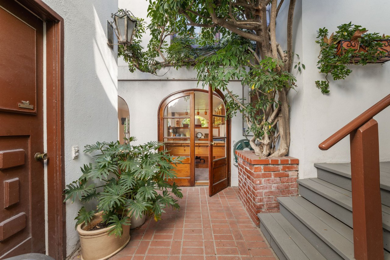 800 S Citrus Avenue