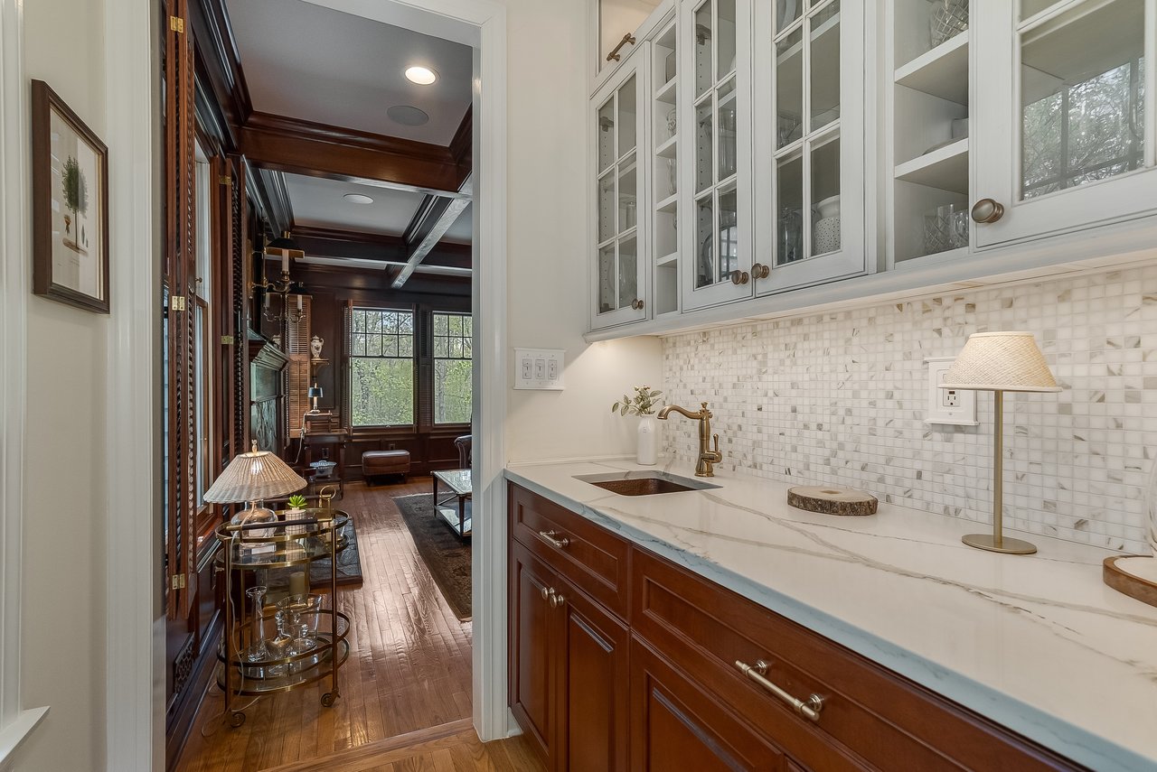 82 Woodman Ln
