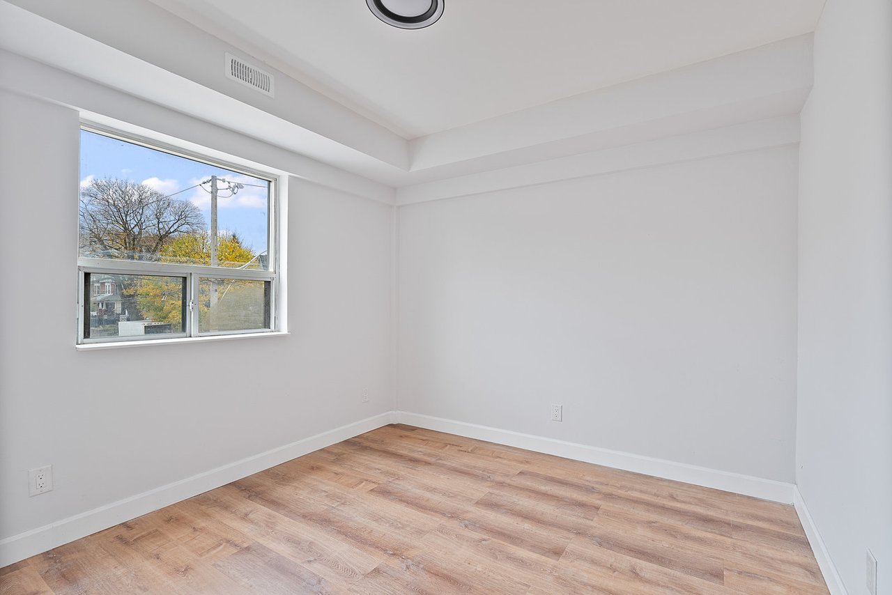 1328 Gerrard Street E 304