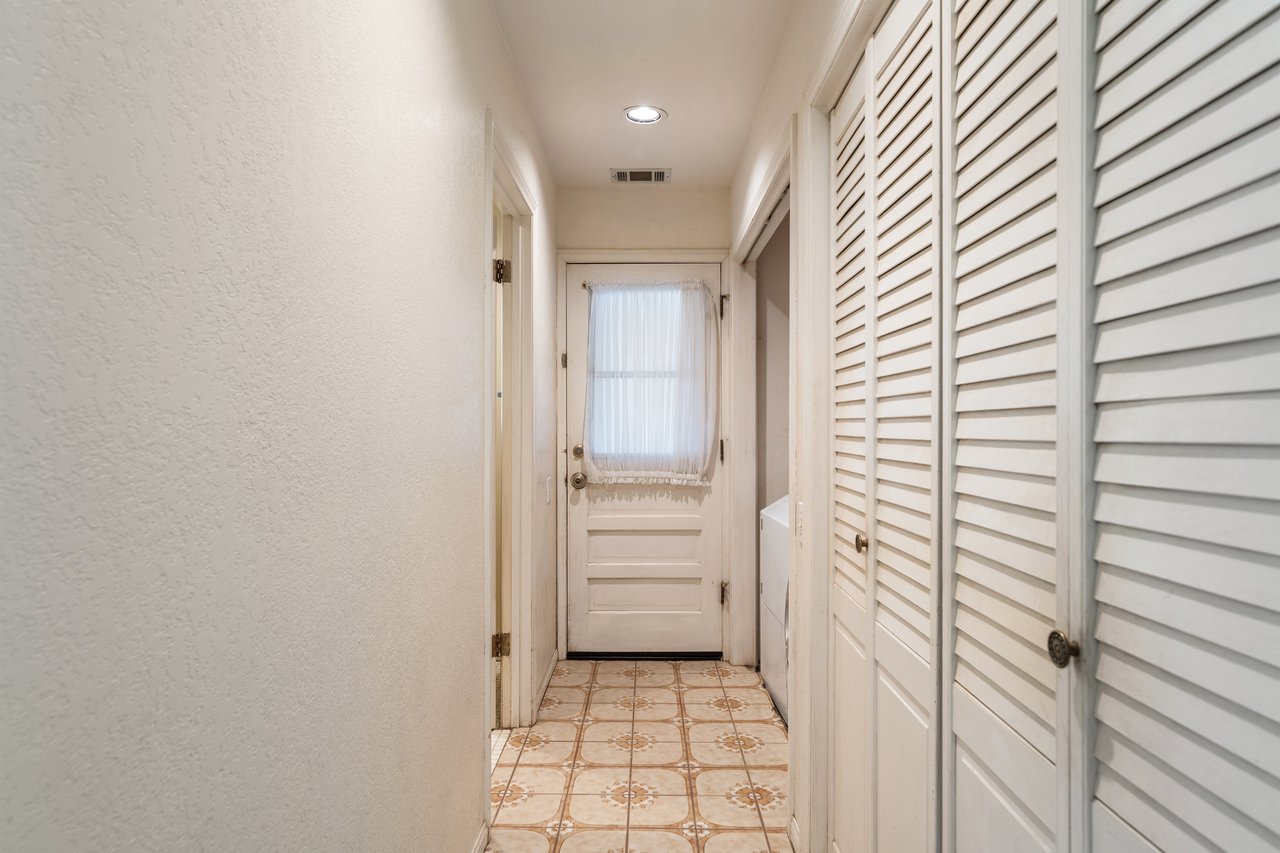20425 Avenida Castilla