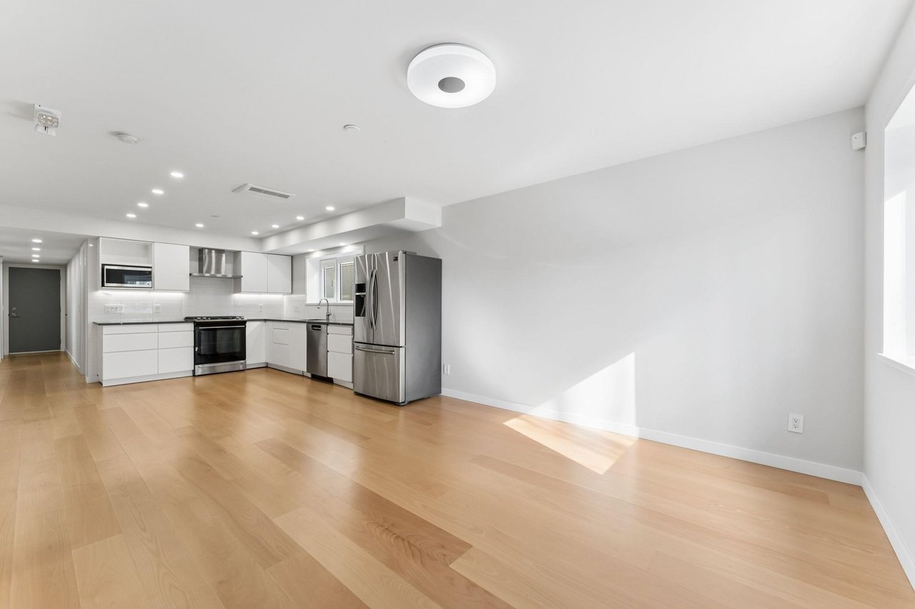 956 Kent St