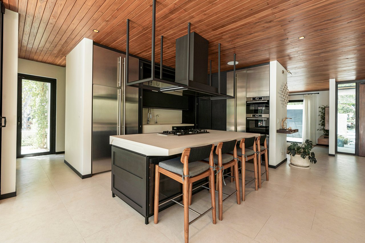Villa Solana: Modern Luxury Steps from Playa Mansita in Hacienda Pinilla