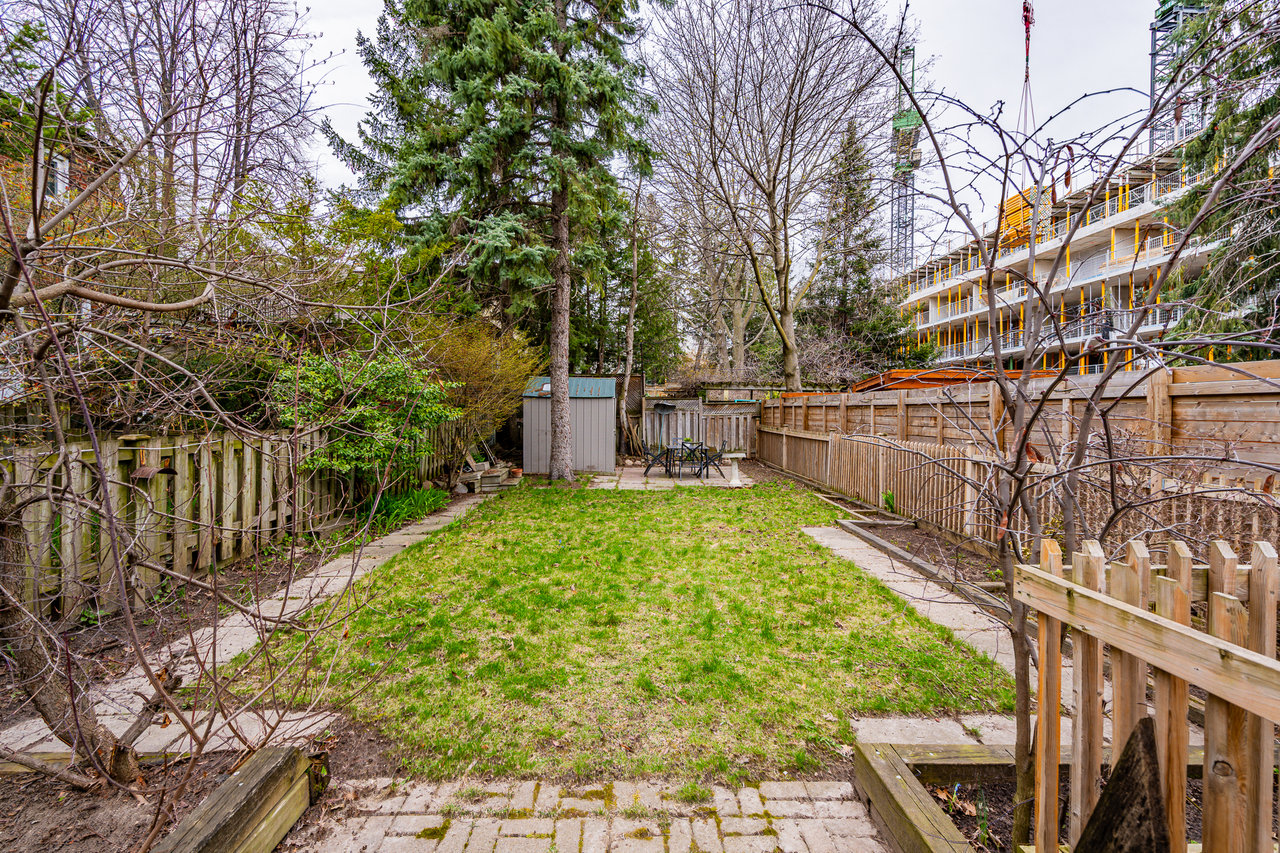 608 Soudan Ave
