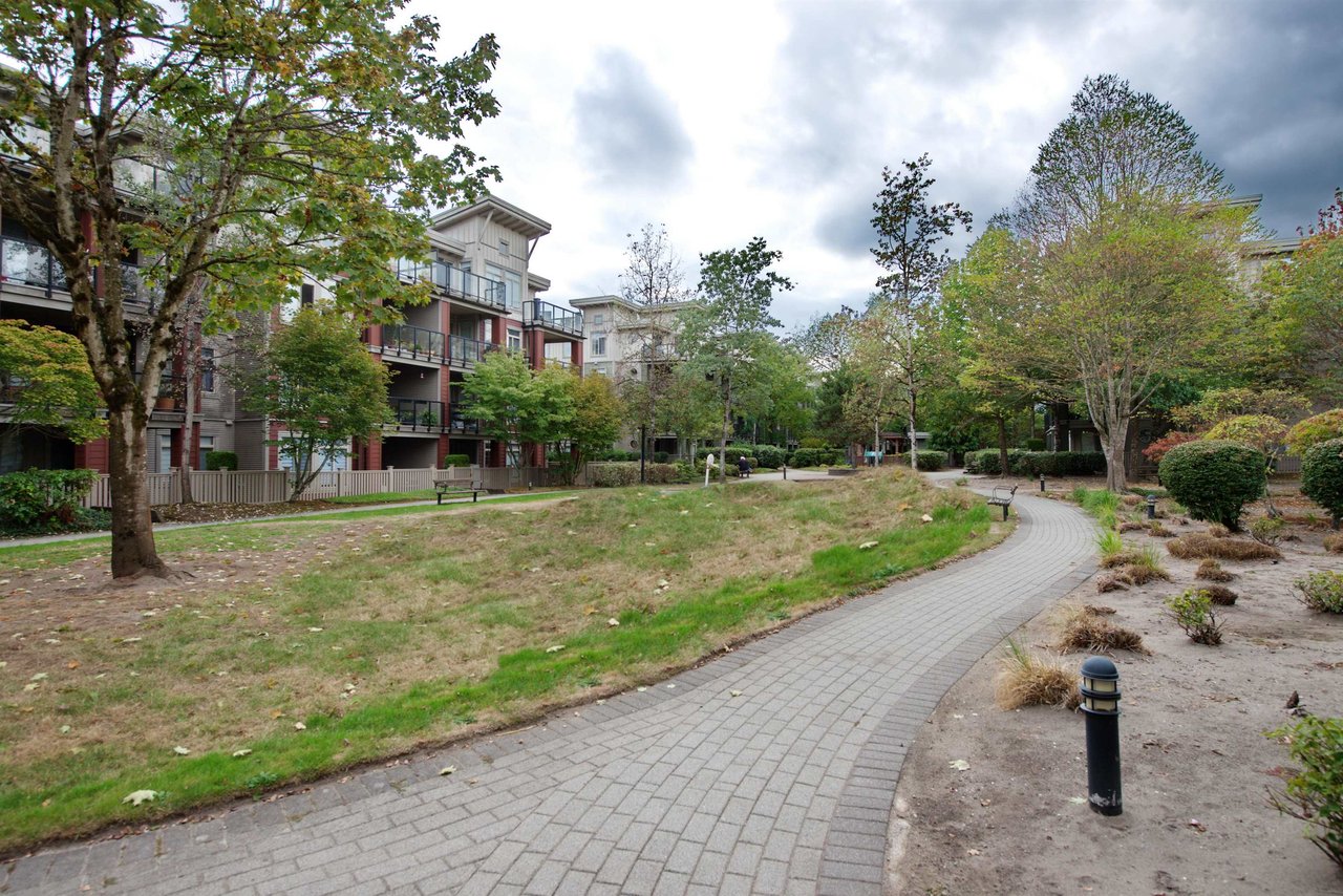 206-15385 101a Avenue, Surrey