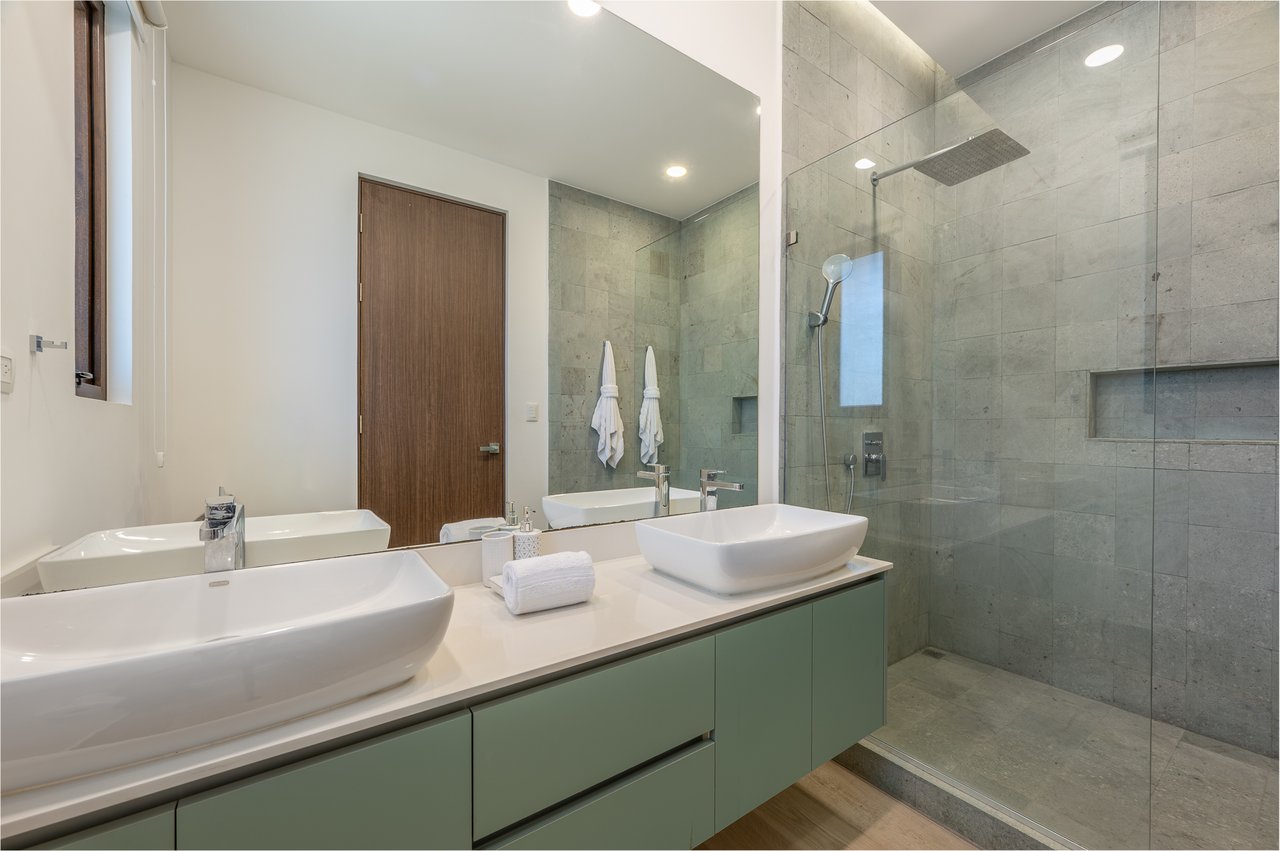 Malinches 27 A/B | Turnkey 6-Bedroom Duplex Investment in Hacienda Pinilla