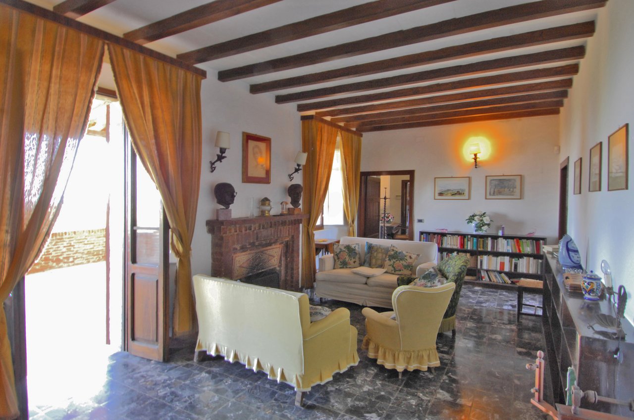 Wine Estate in Sienna