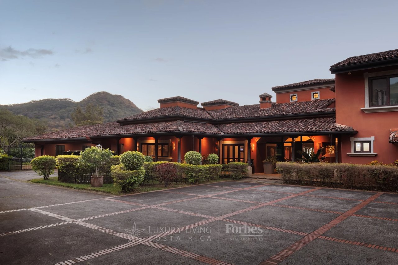 19759 - Architectural Hacienda Style Luxury Villa inTranquil Natural Oasis