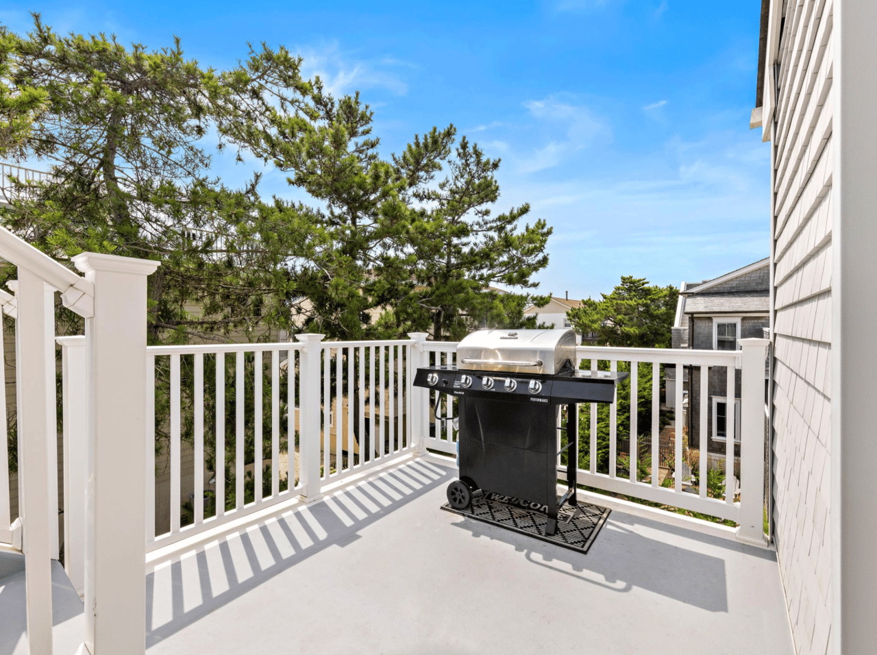 4 W Magnolia Ave 