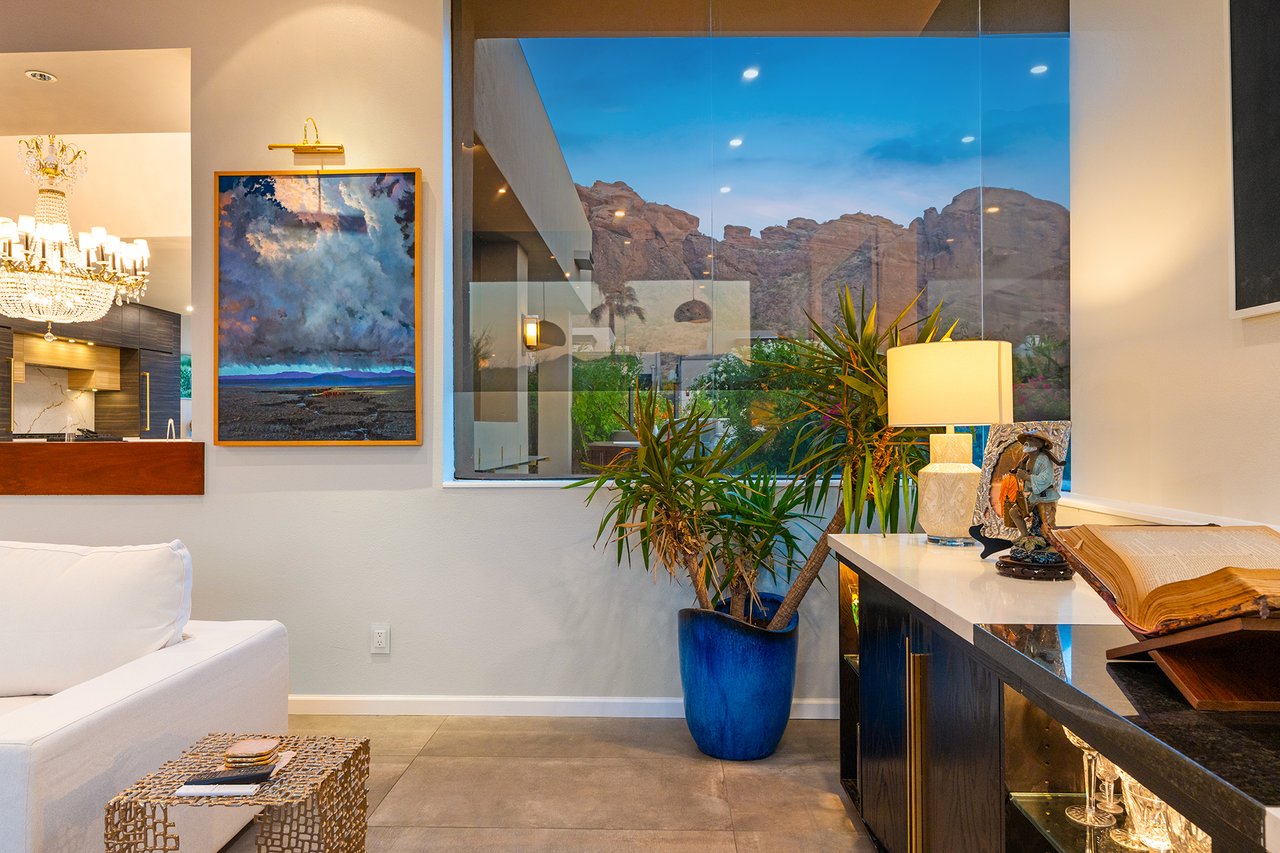 5905 N ECHO CANYON Lane