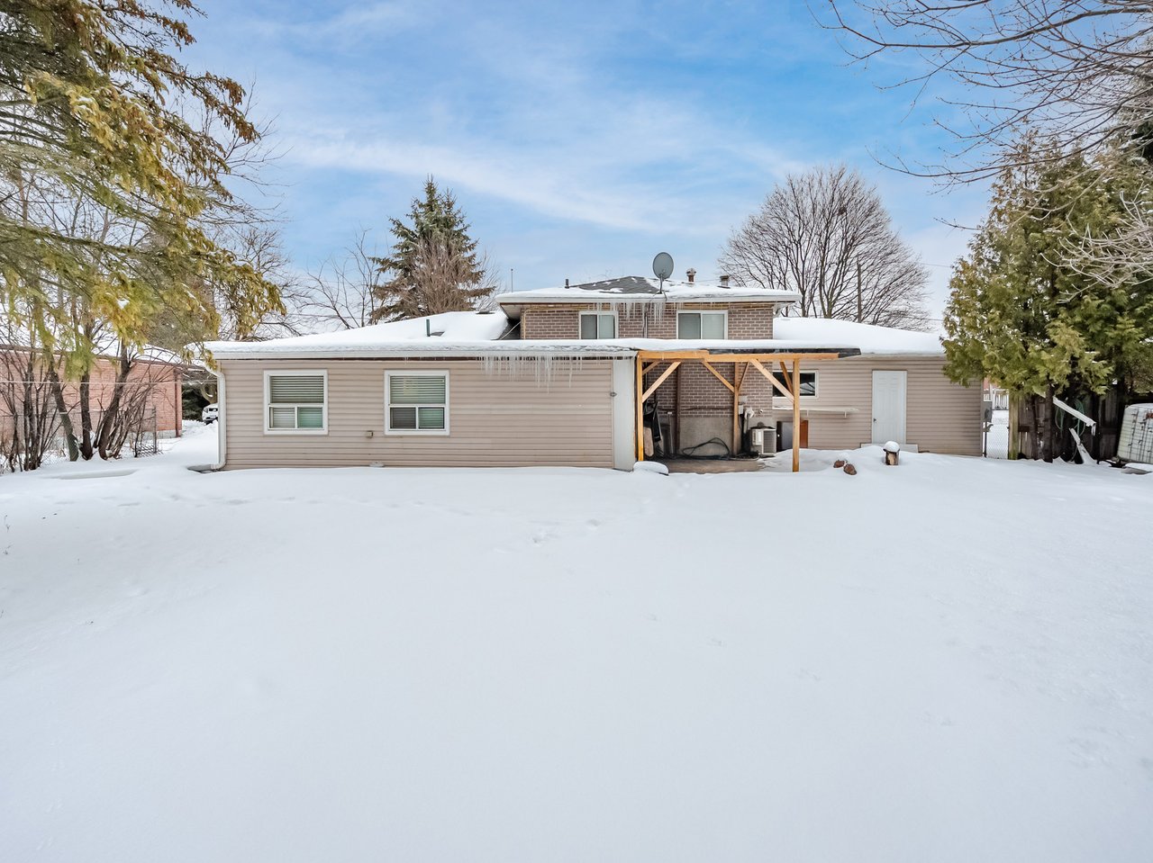 28 Lakeland Crescent