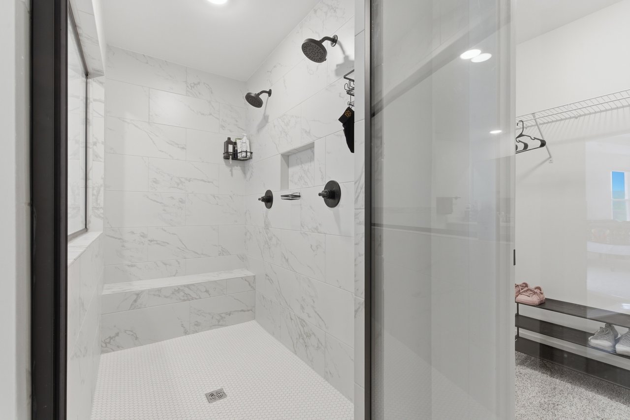 Immaculate 5BR Home with Outdoor Fireplace & Community Pool