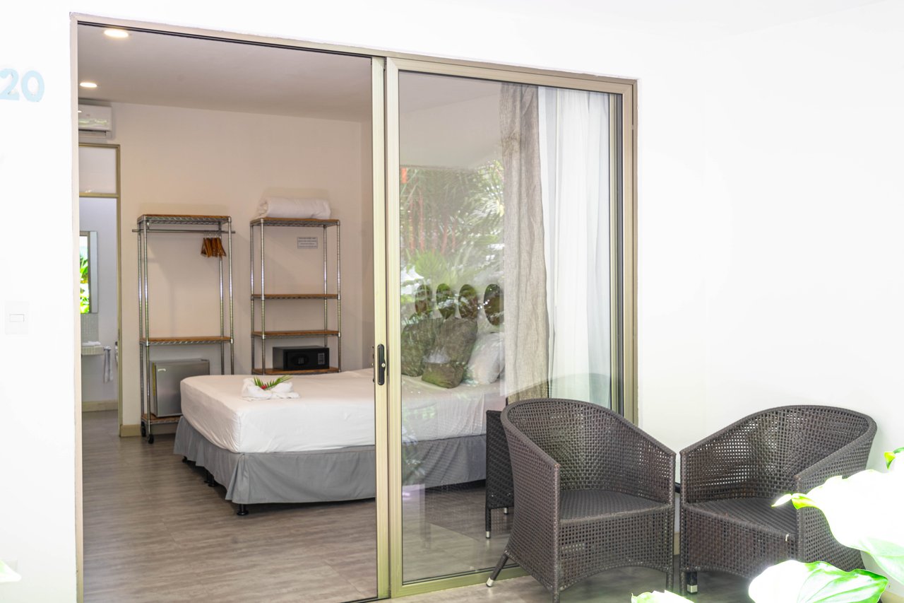 22 Unit Tropical Boutique Hotel steps from Manuel Antonio Park & Beach