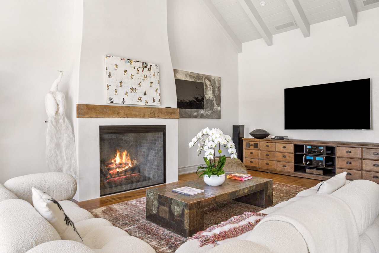 6625 Zumirez Dr