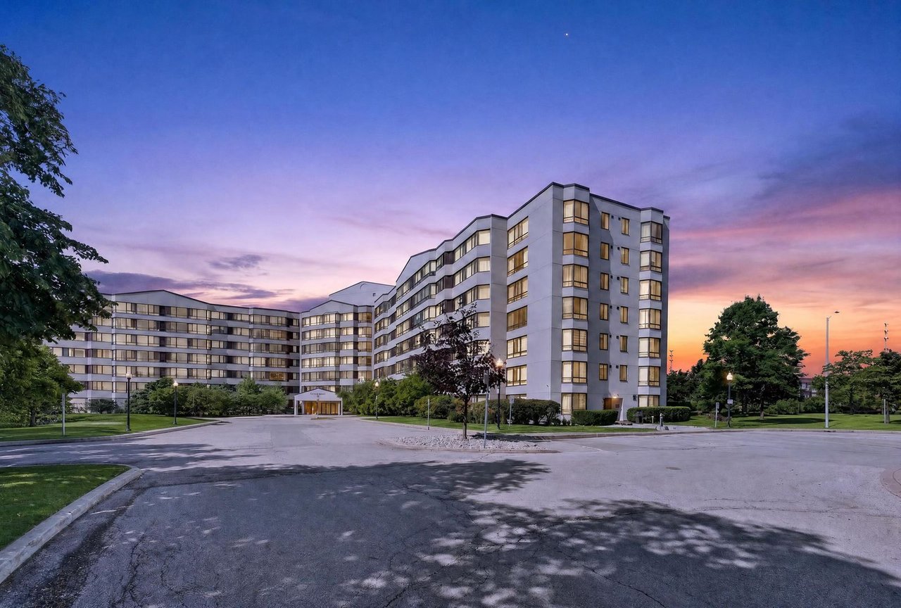 221 - 1001 Cedarglen Gate