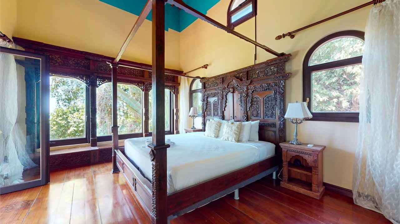 Colonial Oceanfront Estate, Dominical, Puntarenas