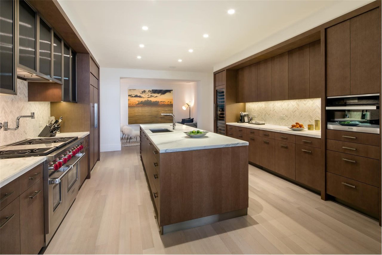 100 Barclay St, #11L