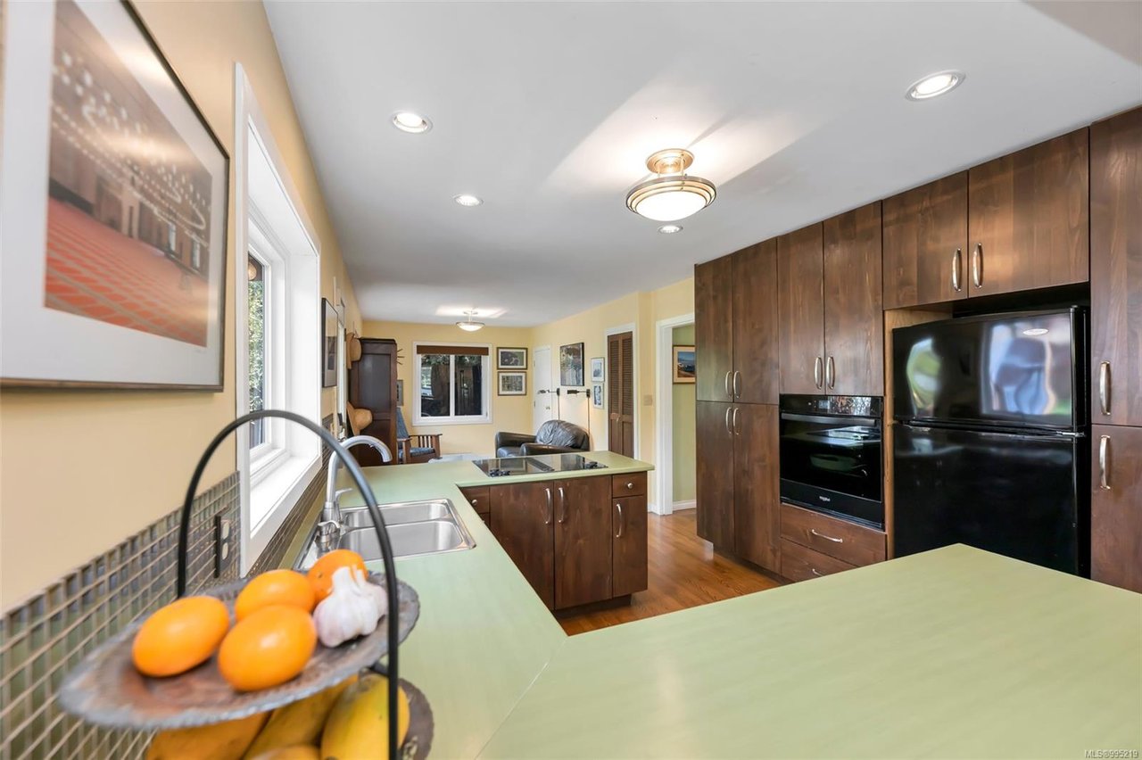 36 Tovey Cres, View Royal