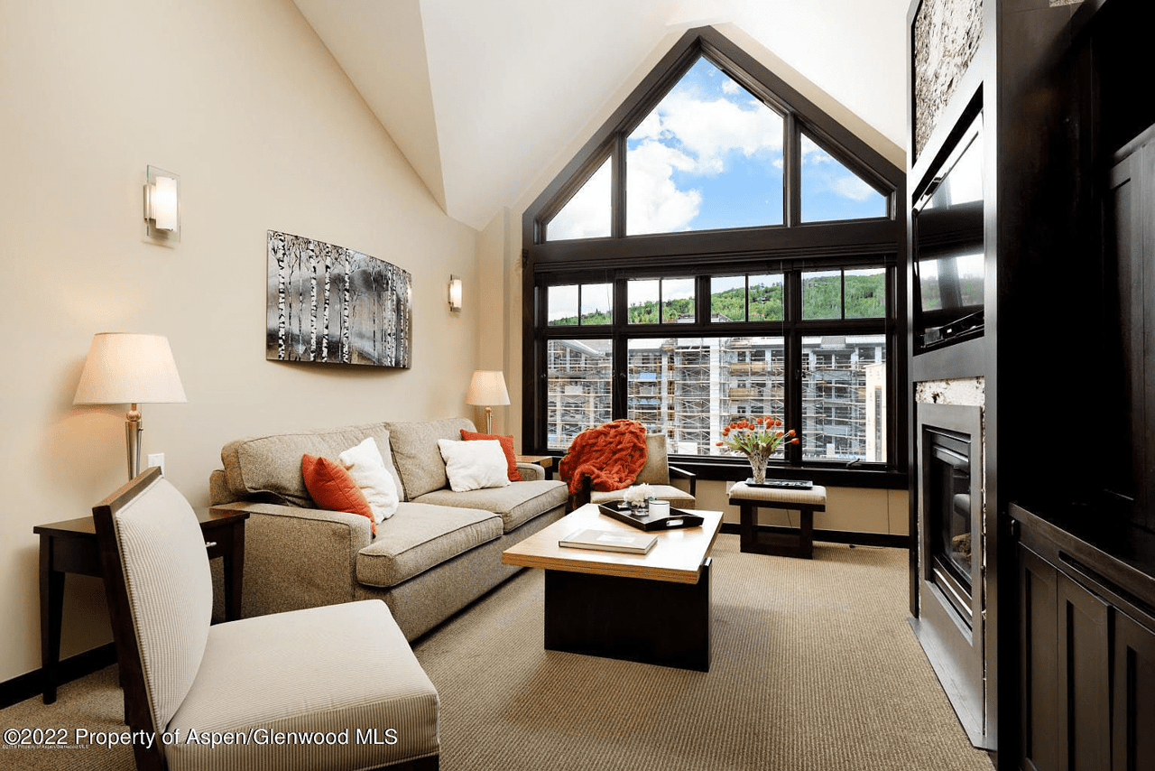 90 Carriage Way #3518