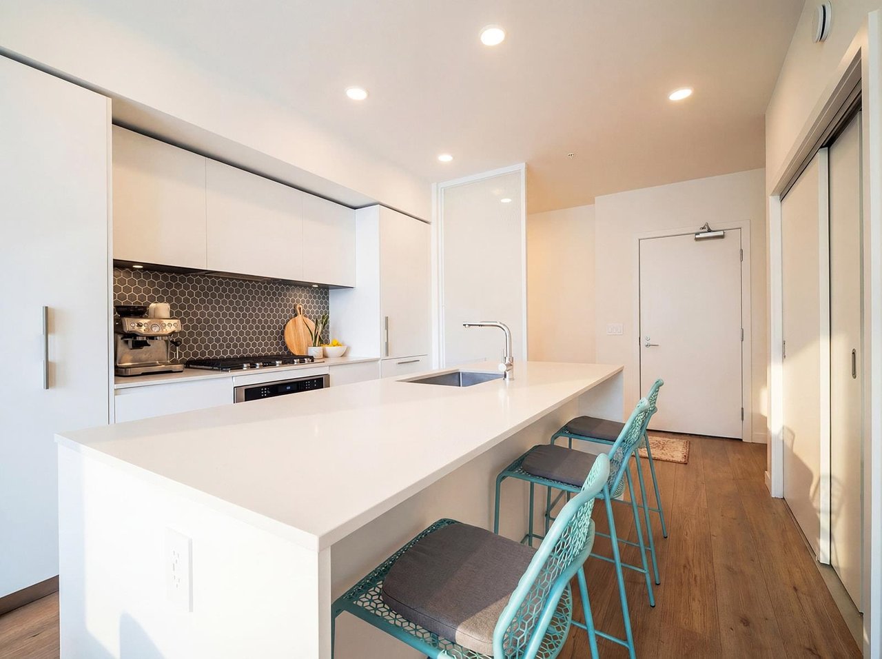 407-1506 Scott Cres