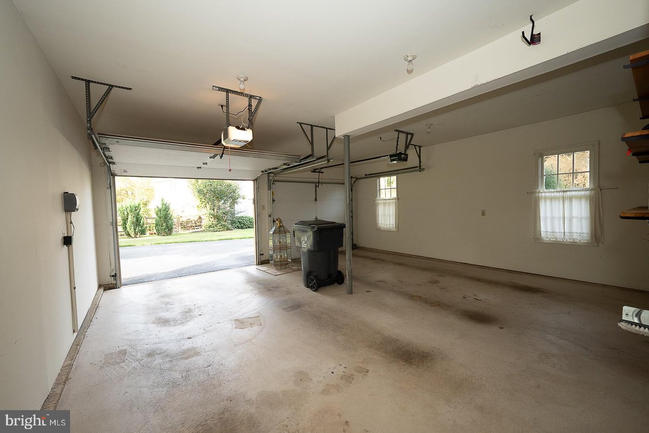 25 Autumn Hill Ln