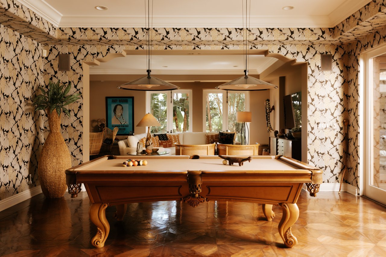 2700 Benedict Canyon Dr