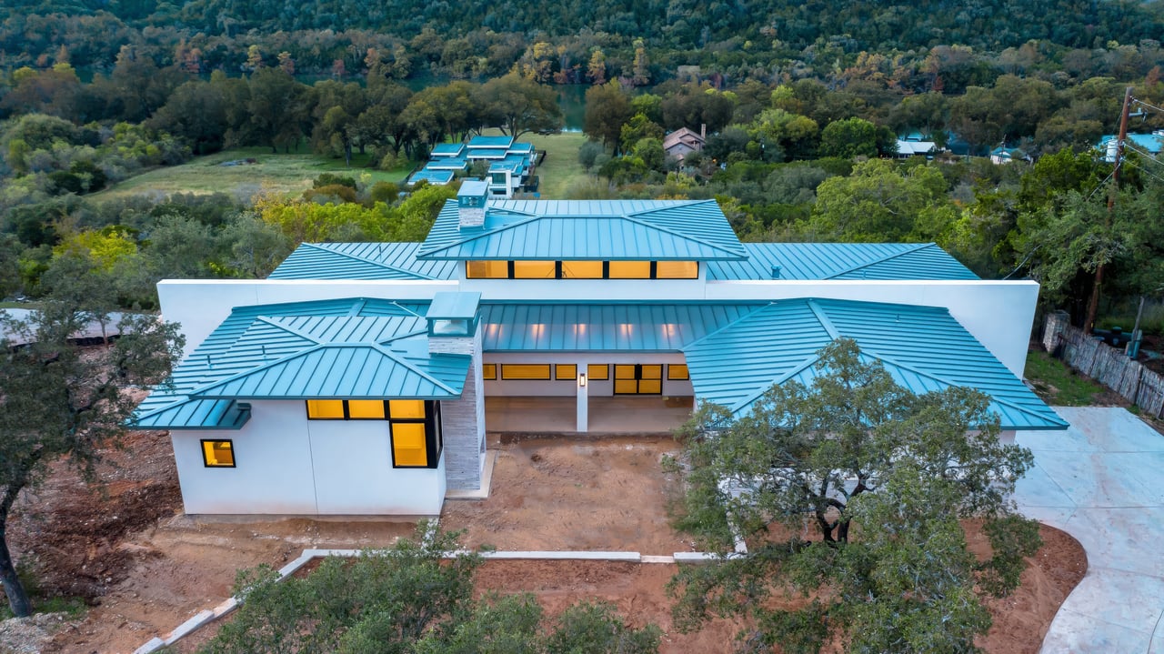 702 N Commons Ford Road