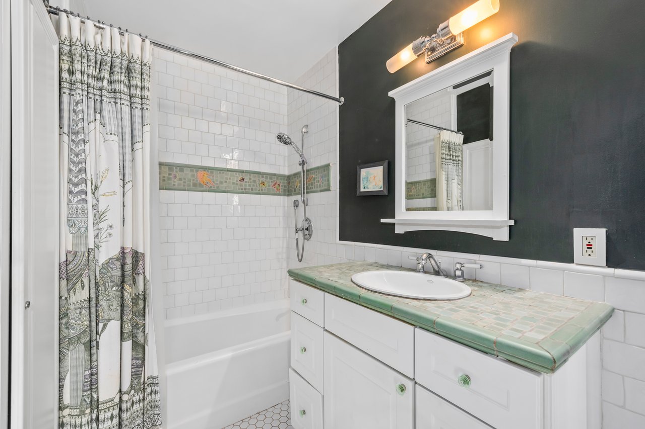 2412 Ocean Ave Unit: 4