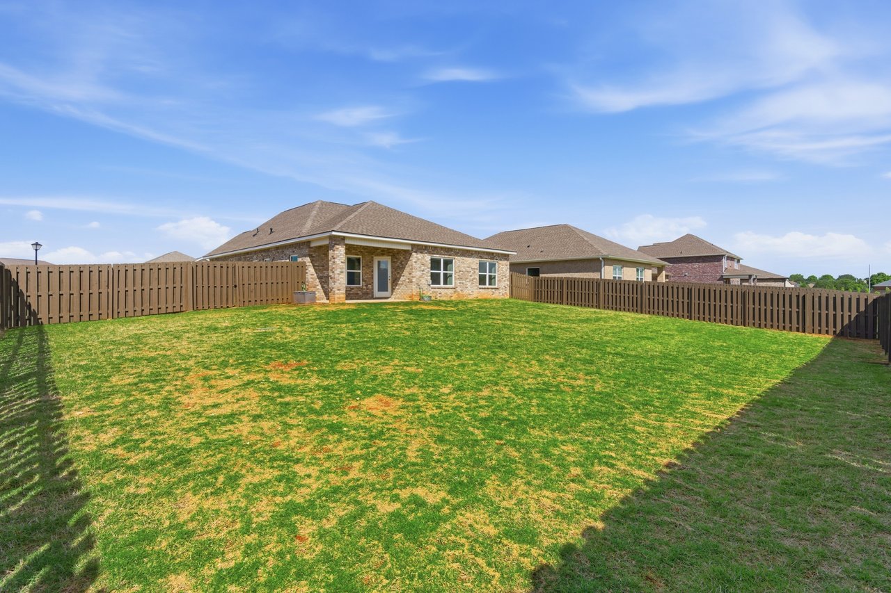 Fenced Corner Lot Retreat in New Market