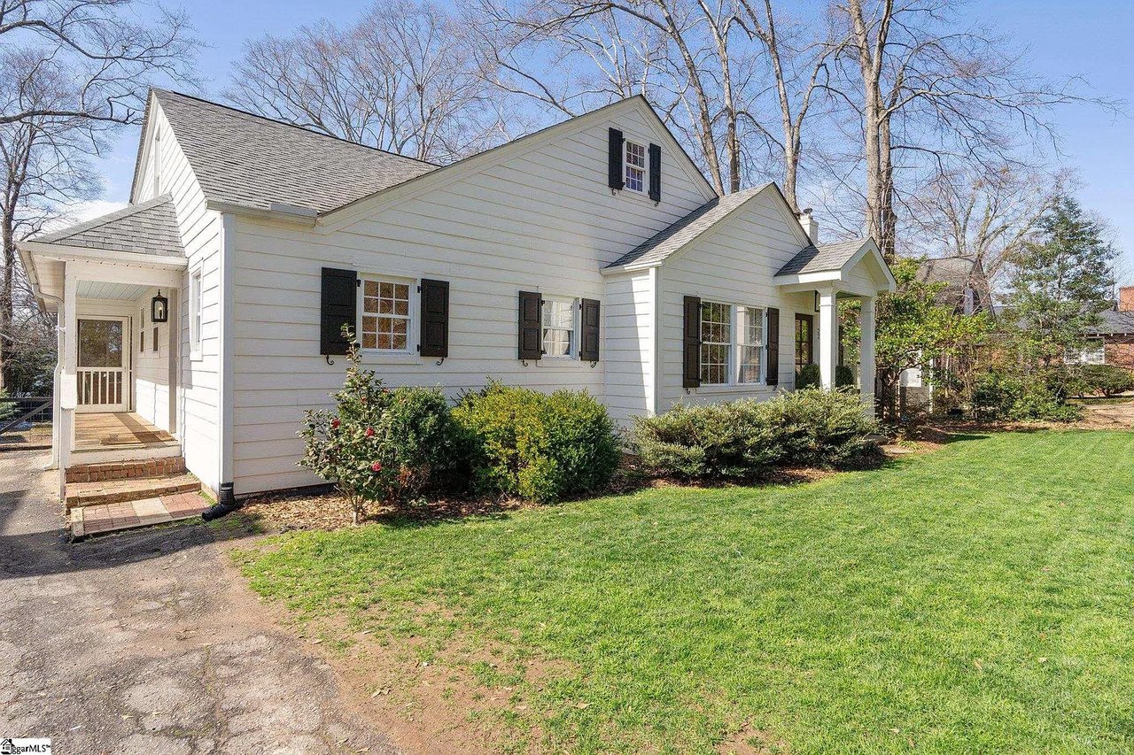 22 N Brookwood Dr