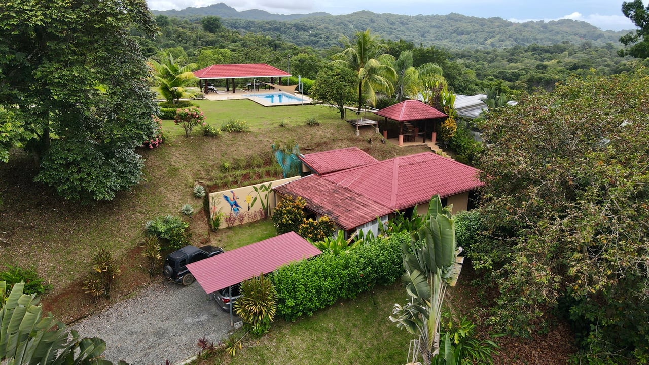 Peaceful 2-Bedroom Home in a Lush Garden in Ojochal