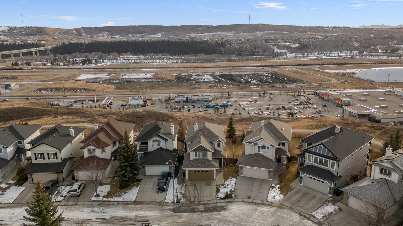 98 Tuscany Ravine Close NW