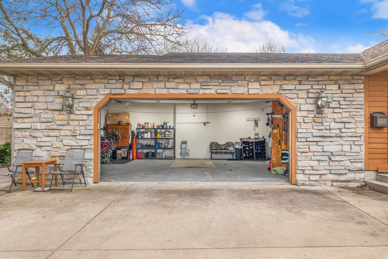 Vaulted Ceilings, Natural Light & Location—Welcome to 610 N Washington!