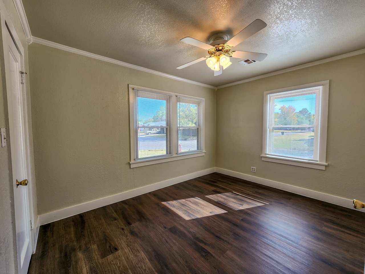 1002 Overland Ct