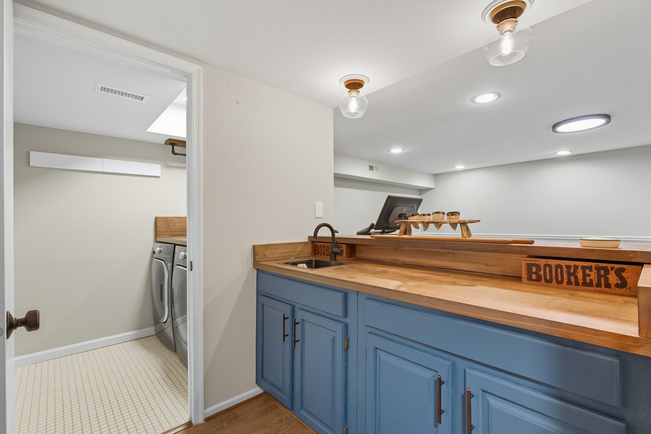 Turnkey 2 Bed Townhome plus Den & Designer Finishes 