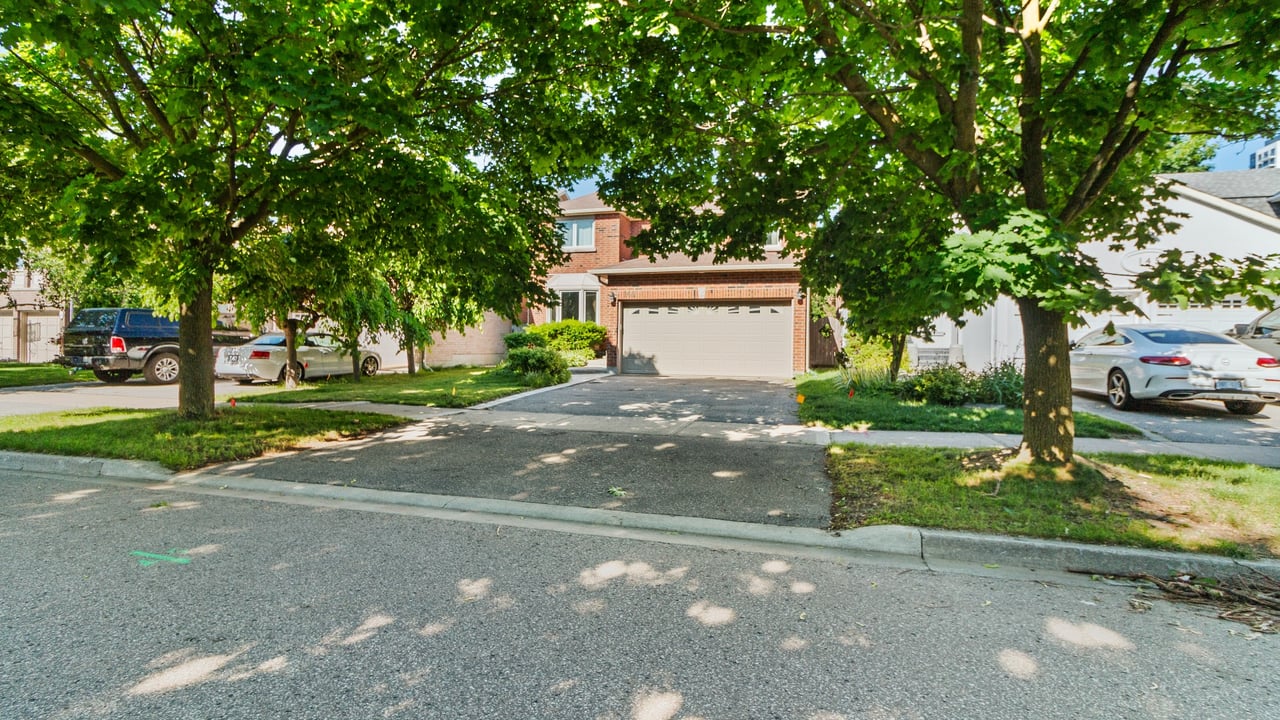 149 Roseborough Crescent