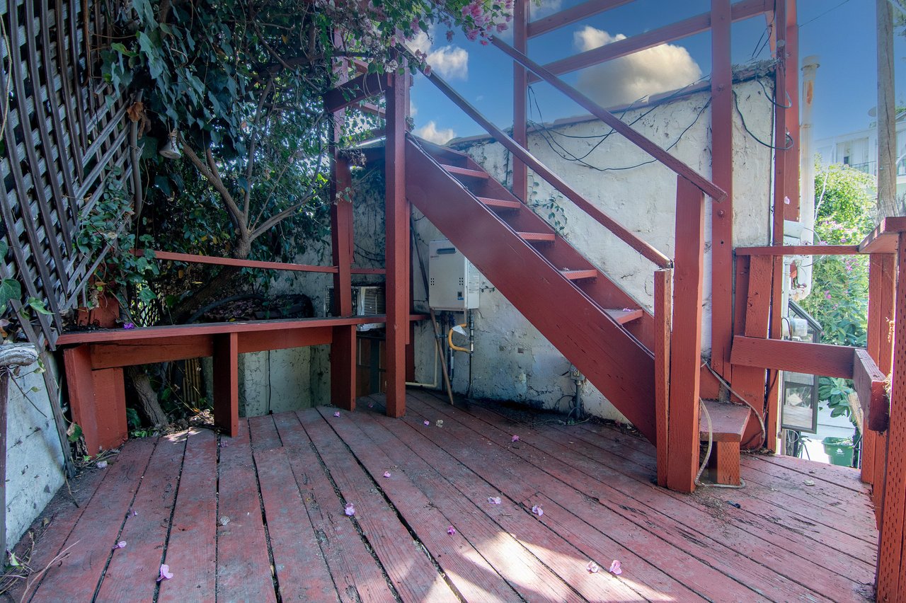 6131 Glen Tower St.