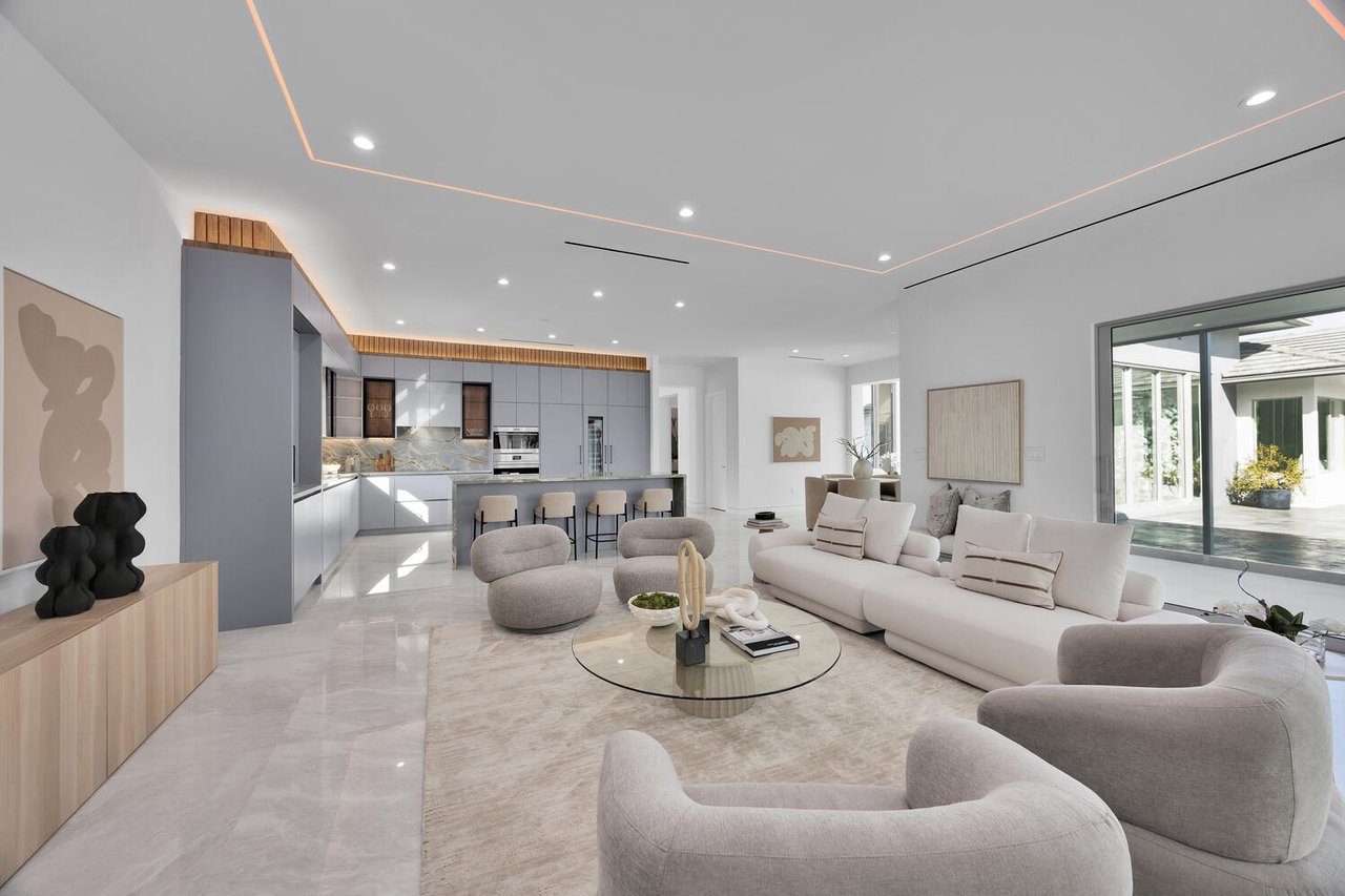 Your Private Resort - Everyday Of The Week