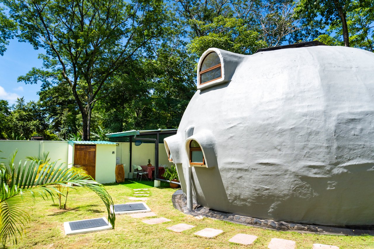 0.07 Acres – Unique 2 Bedroom Dome With Pool Walking Distance To The Beach!!!