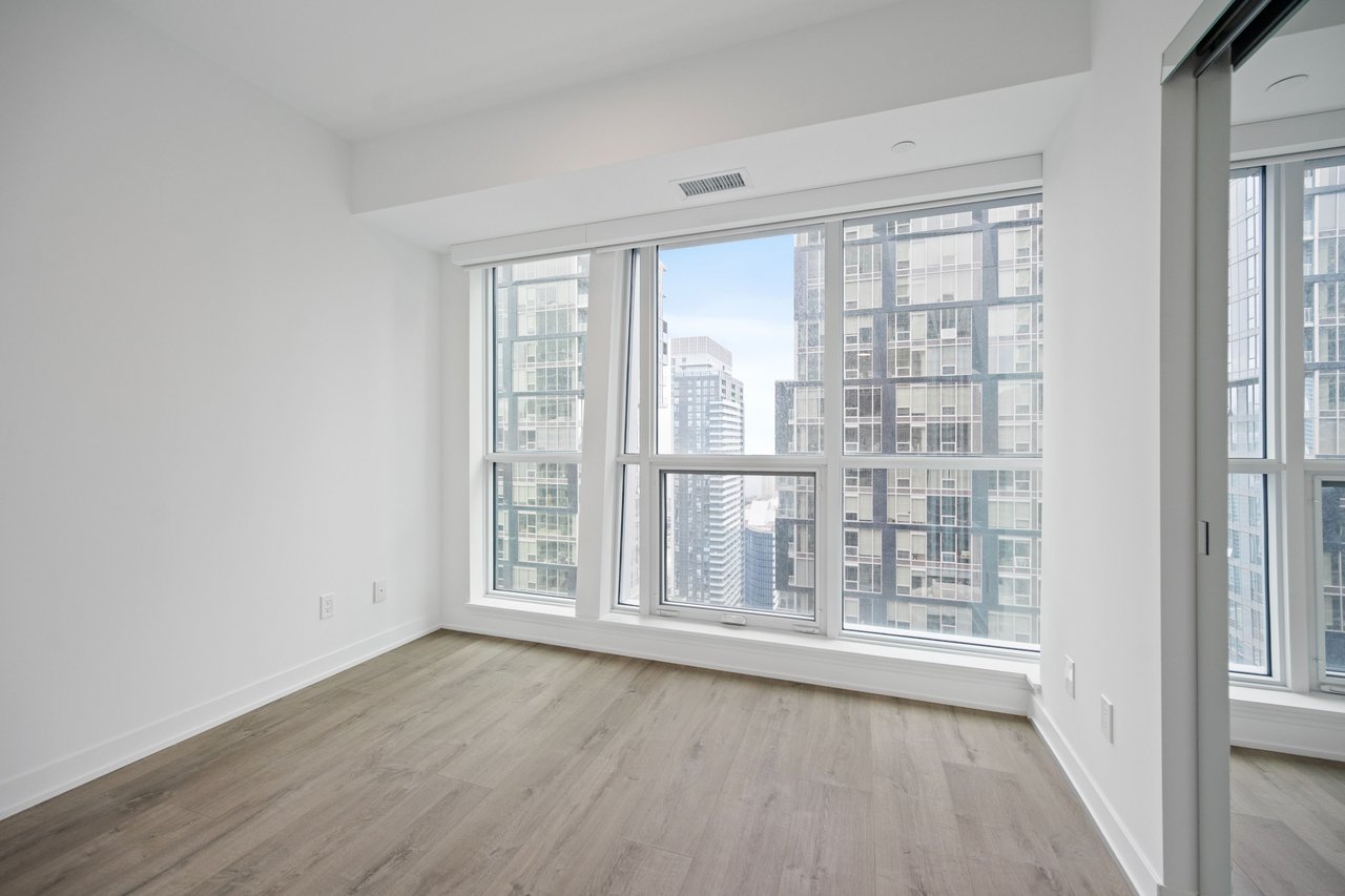 327 King Street W Unit: 3703