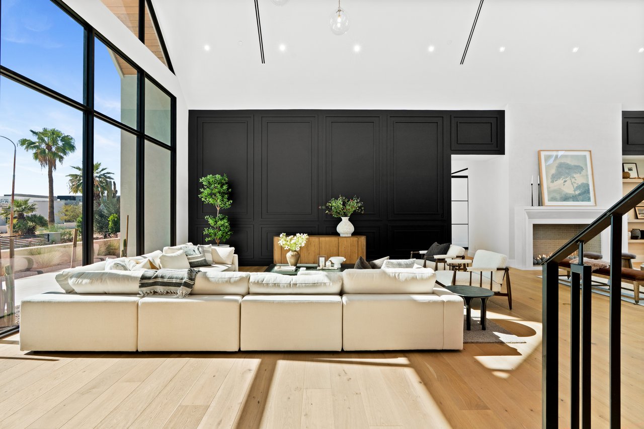 6230 E HILLCREST BLVD