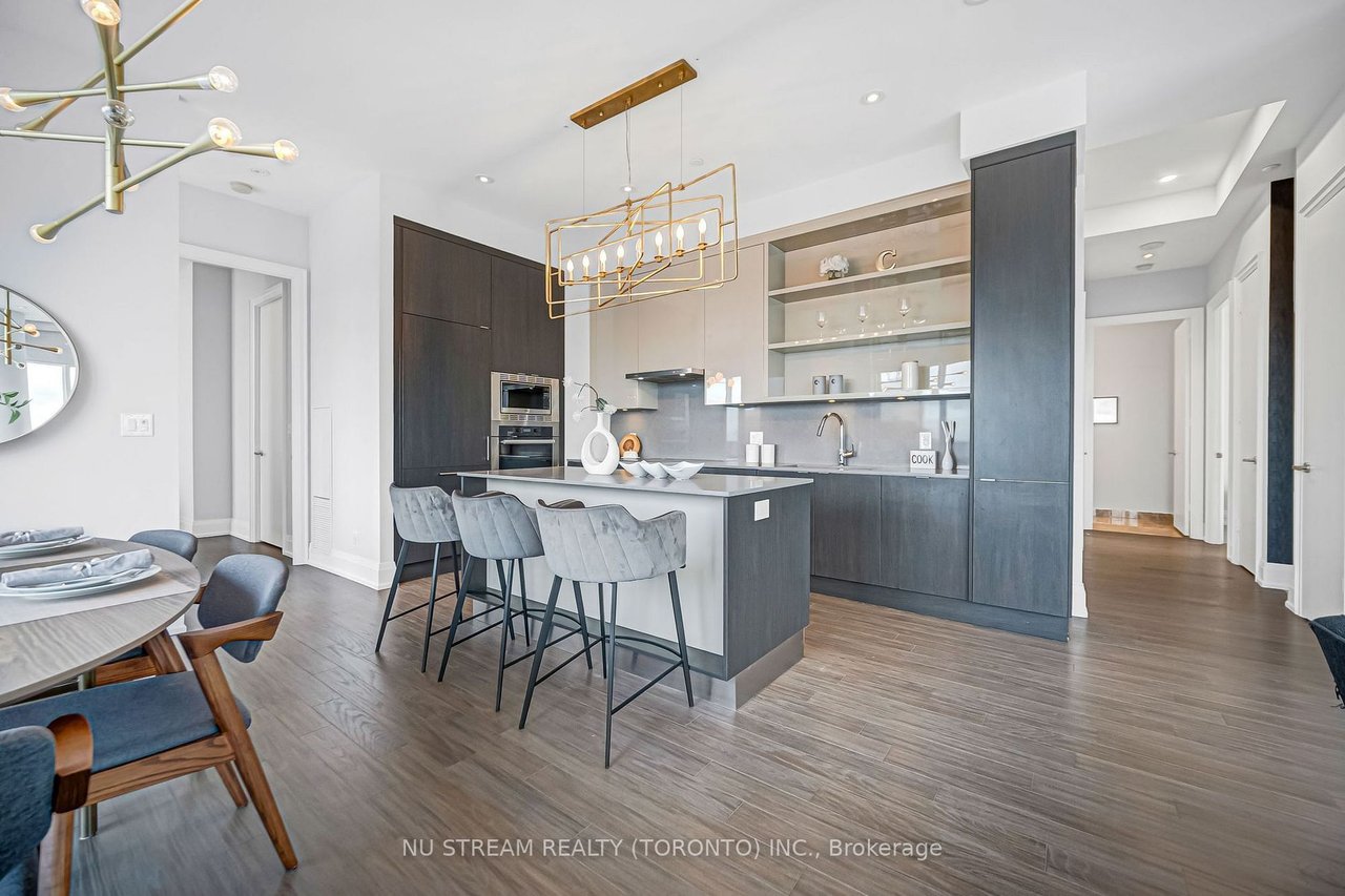 ICONIC LIVING AT 100 HARBOUR ST