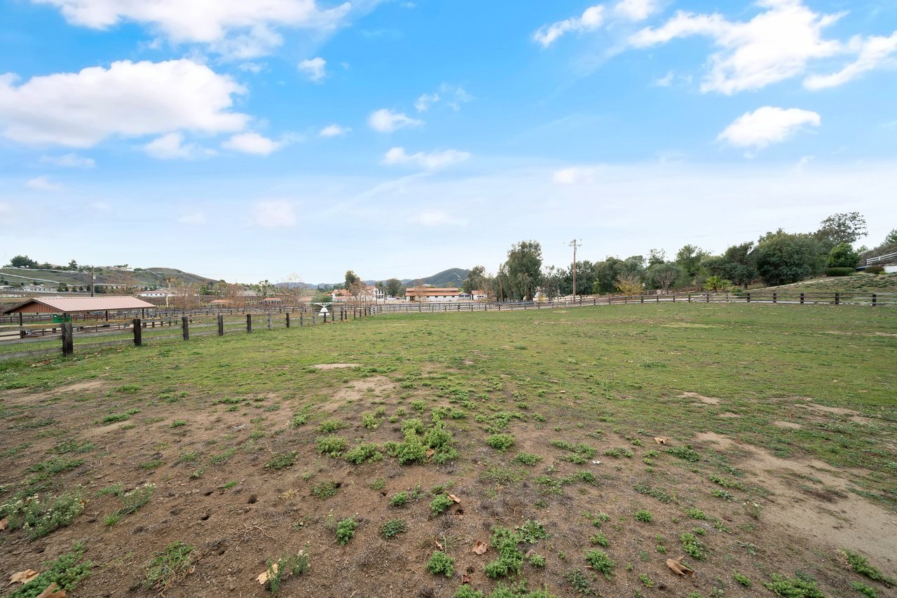 38405 Avenida La Cresta