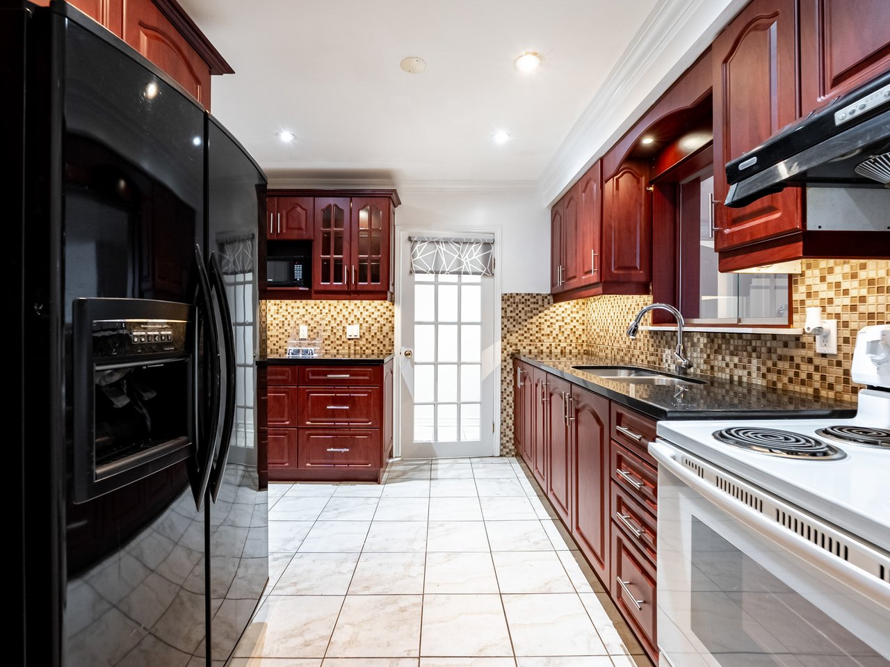 28 Lakeland Crescent