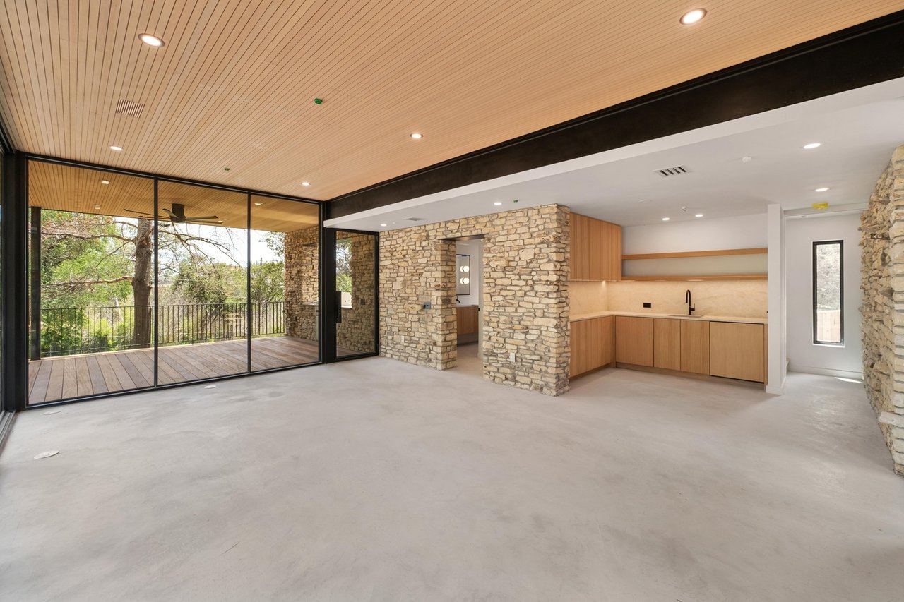 203 Wildcat Hollow and 100 Redbud Trail