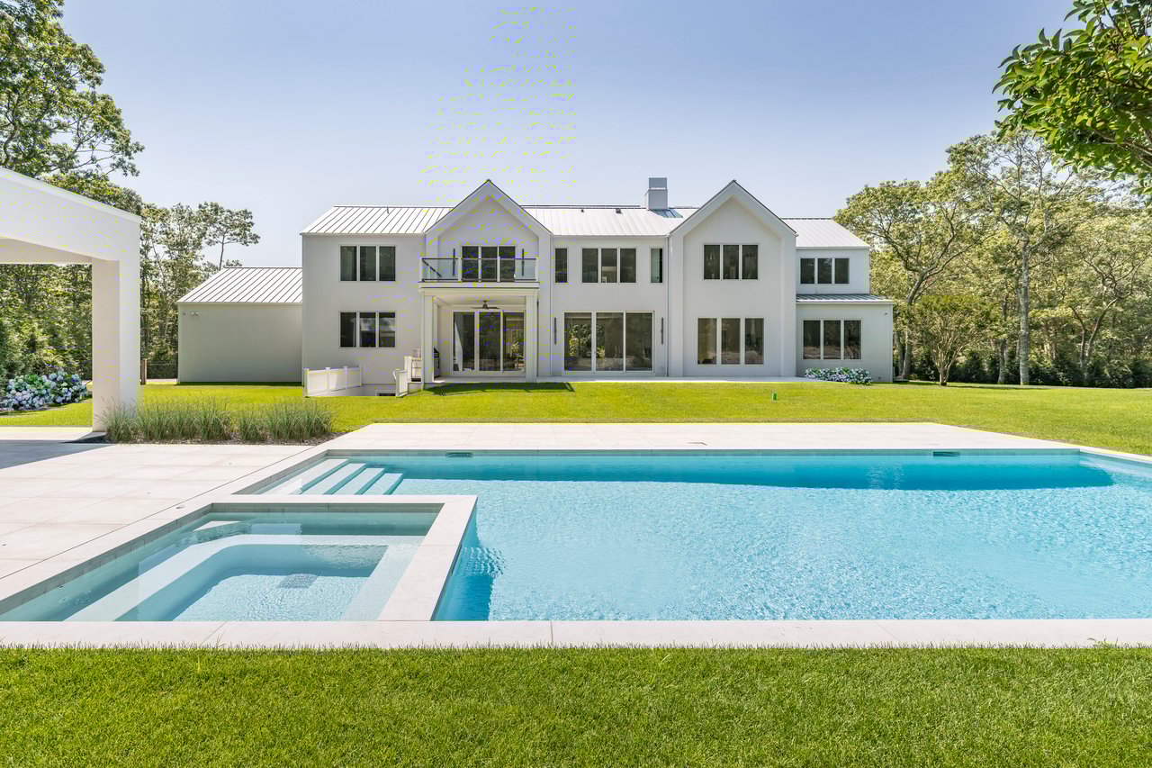 Barsalin Bespoke: A Masterpiece of Modern Hamptons Living 