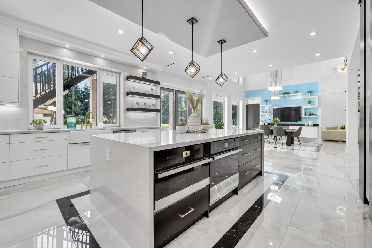 2.5 Acre Luxury Estate
