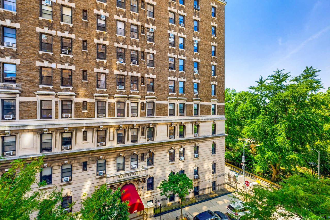 Homes for Sale in Manhattan and Brooklyn